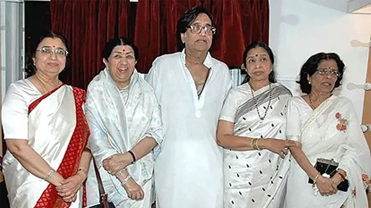 Lata-Mangeshkar-Asha Bhosle - Brother-Sister